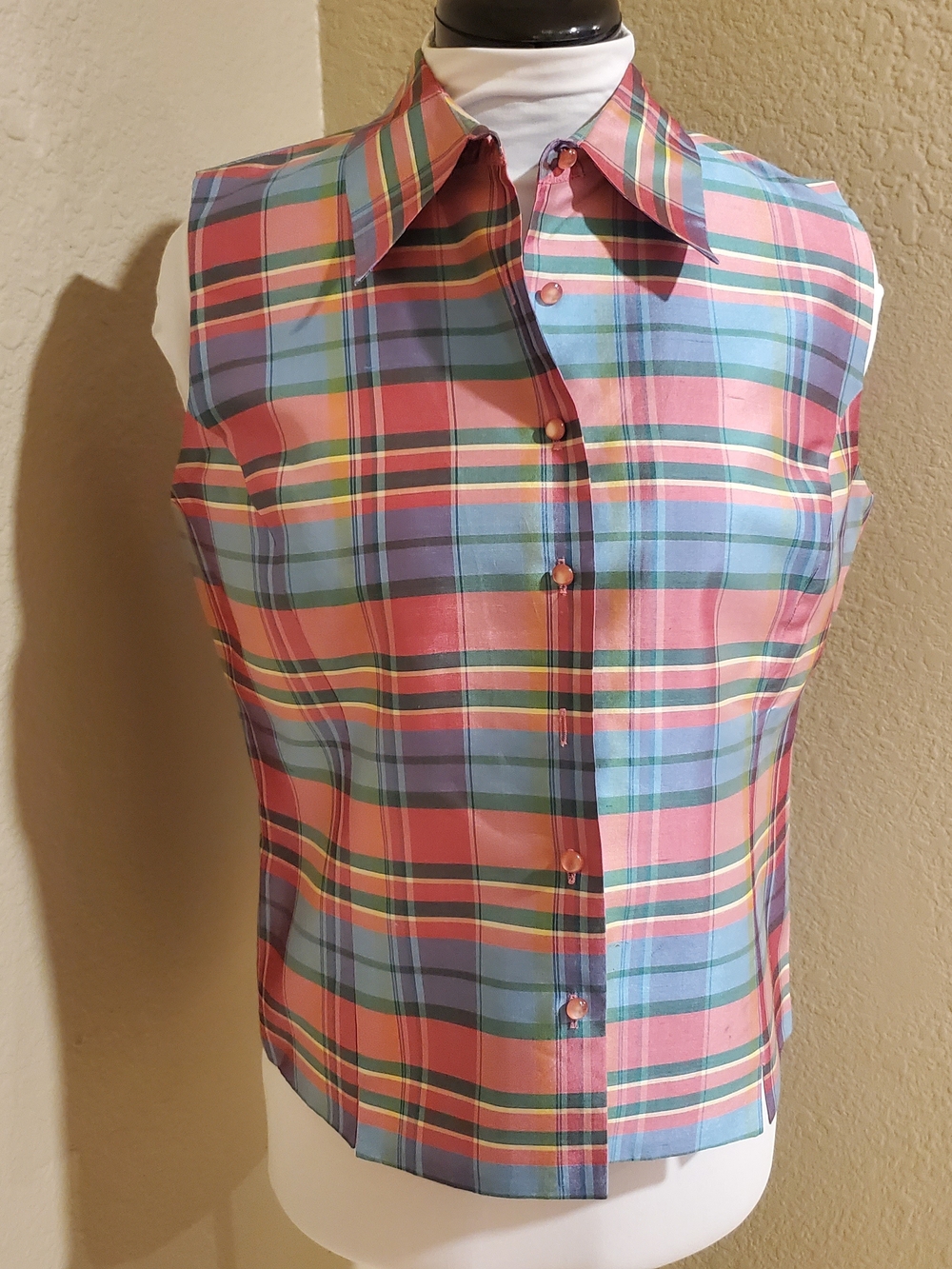 SilkLand Sleeveless Plaid Button-Down Top in Coral, Blue and Green